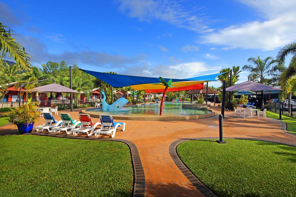 Ingenia Holidays Cairns Coconut Exterior foto The swimming pool at the resort