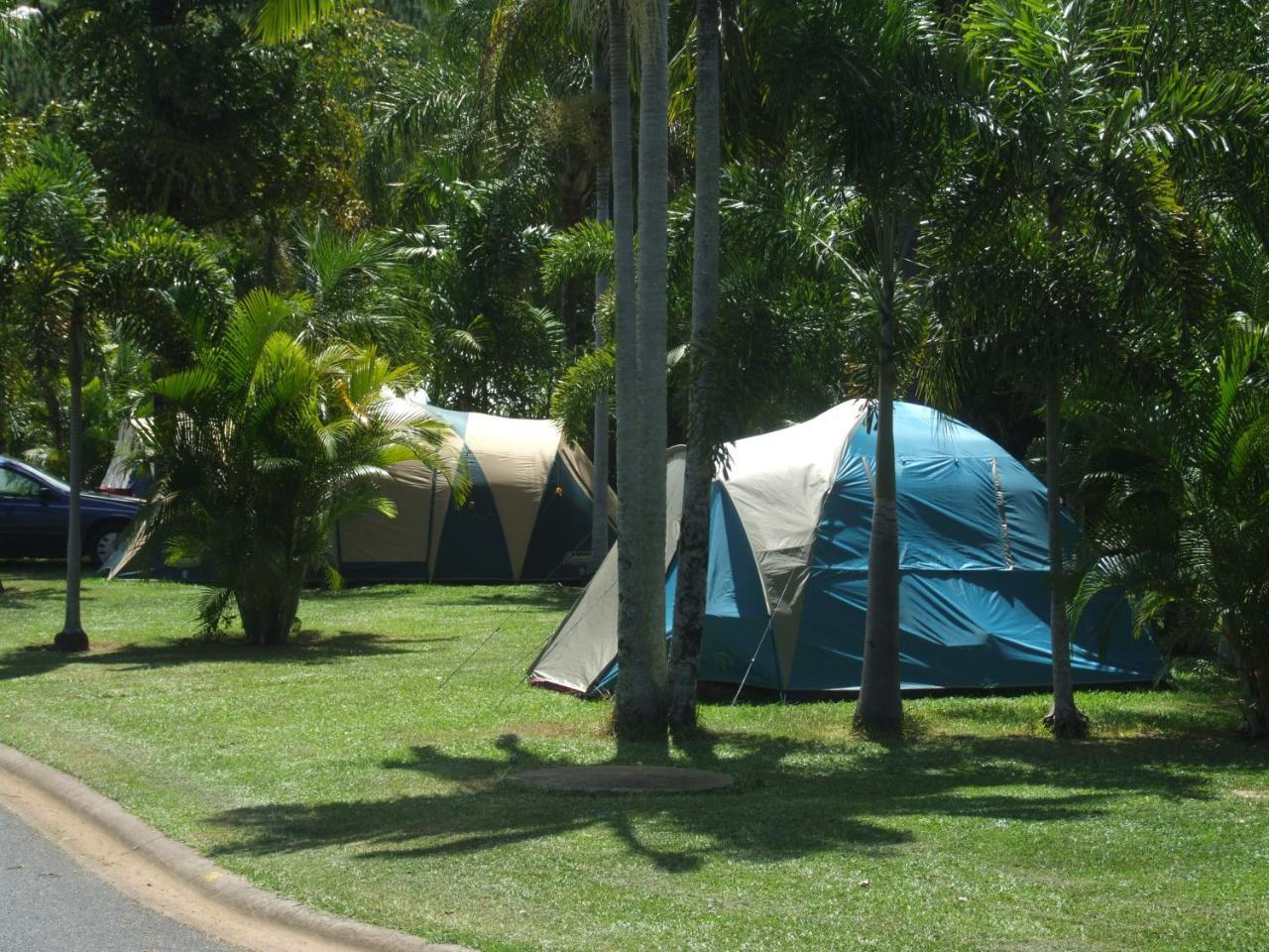 Ingenia Holidays Cairns Coconut Exterior foto Camping at the park
