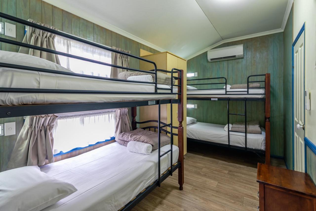Ingenia Holidays Cairns Coconut Exterior foto Bunk beds in a hostel
