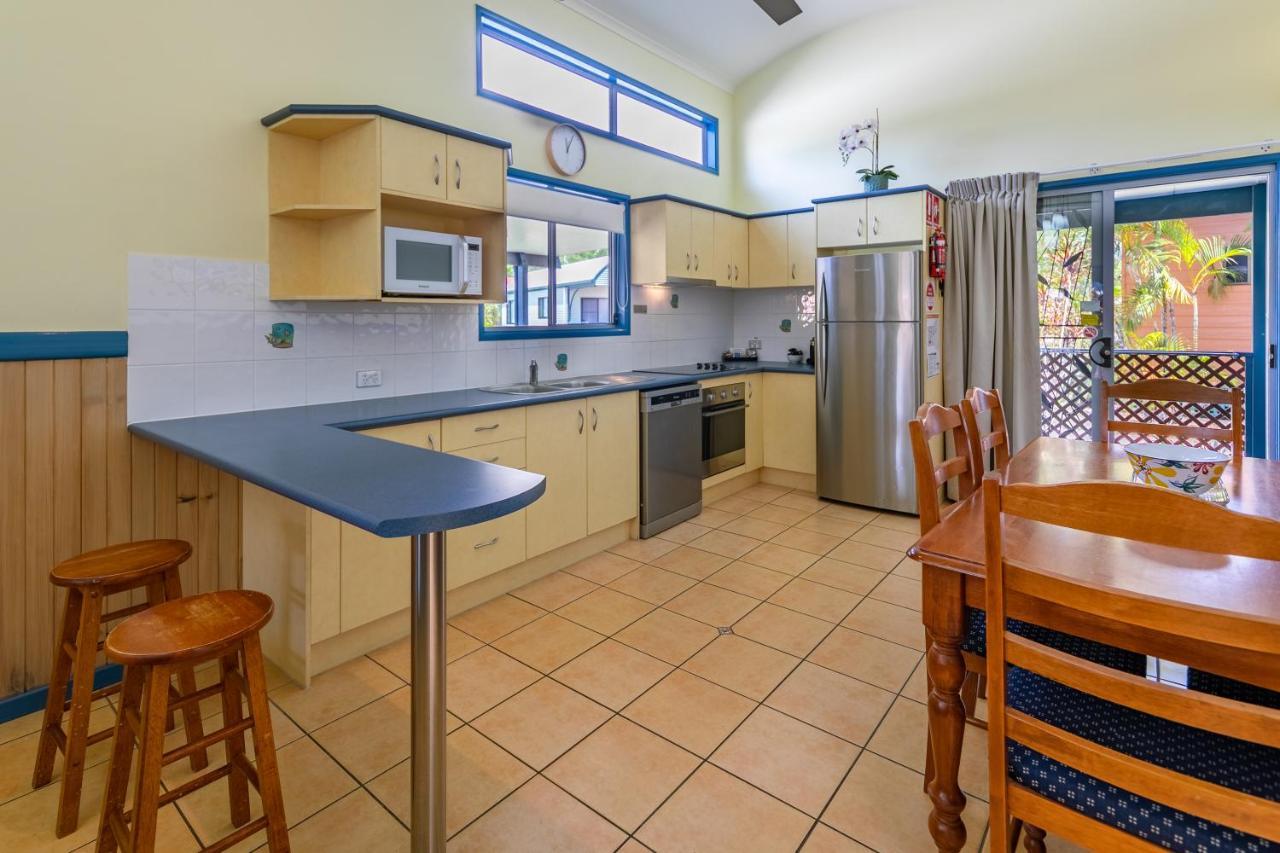 Ingenia Holidays Cairns Coconut Exterior foto A kitchen in a typical Australian home