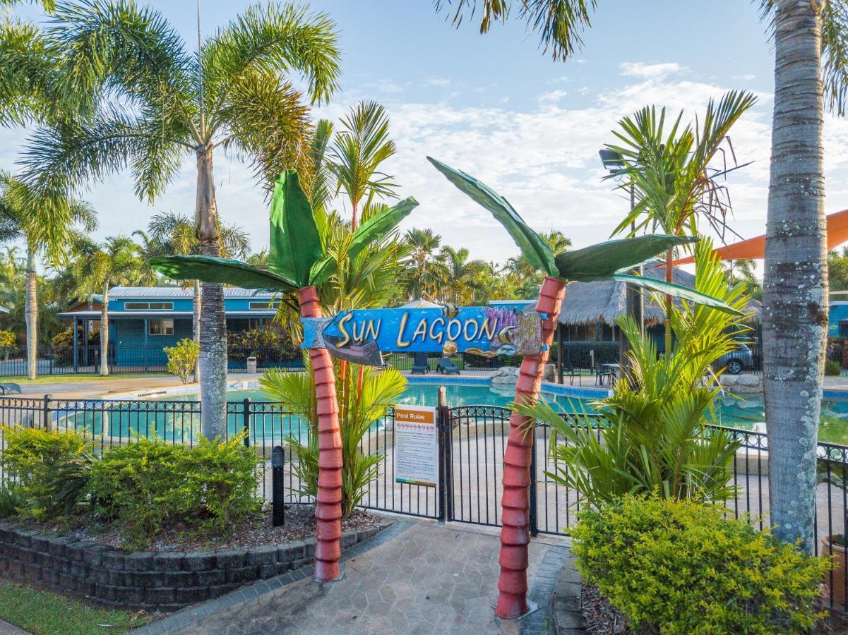 Ingenia Holidays Cairns Coconut Exterior foto The entrance to the lagoon